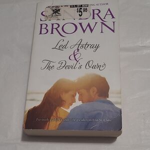 3/$5 Or 6/$10❤️Sandra Brown Book - Led Astray & The Devil's Own